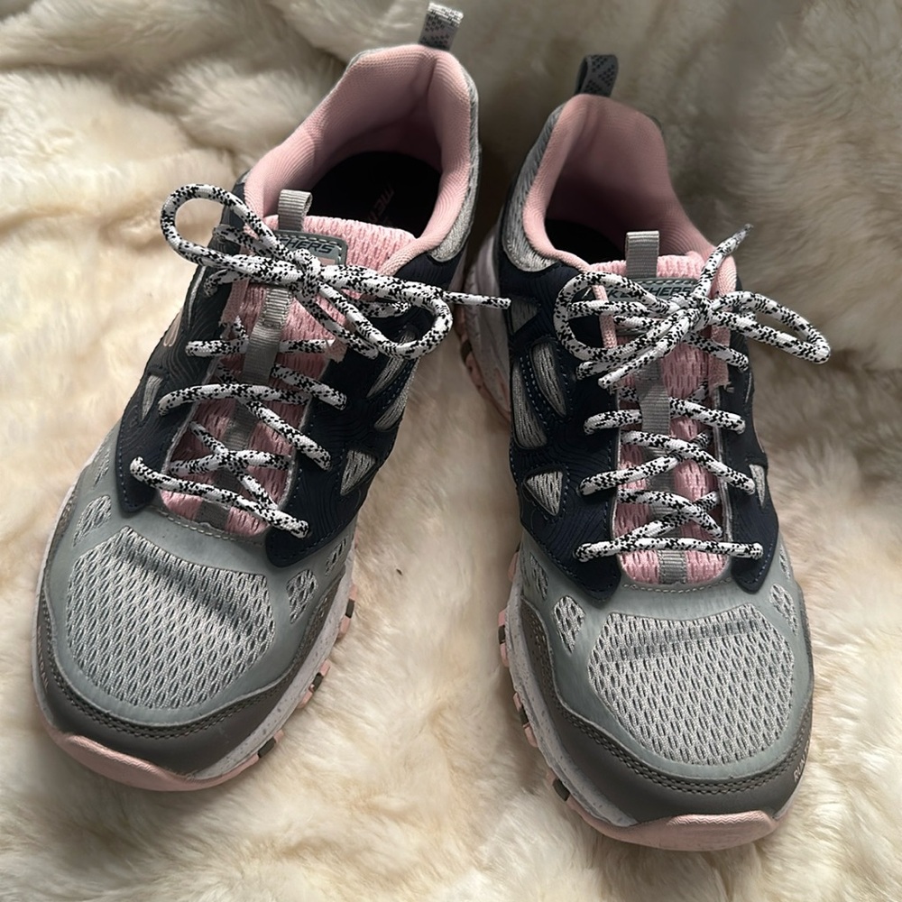 Skechers Memory Foam tennis shoes